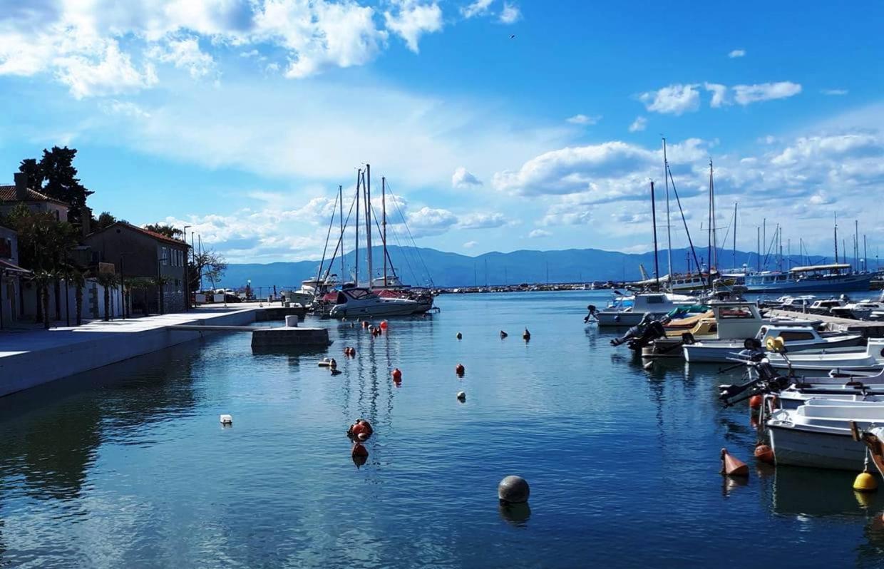 Apartments Ljuba I Mare Malinska Eksteriør bilde