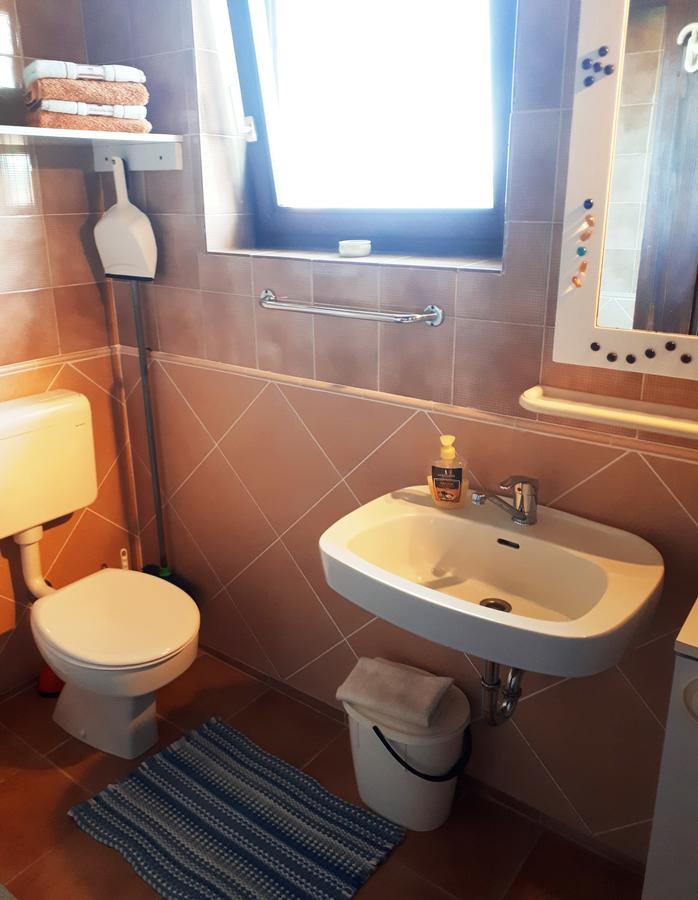 Apartments Ljuba I Mare Malinska Eksteriør bilde